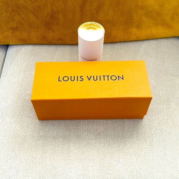Authentic Louis Vuitton magnetic perfume box - Picture 1 of 8
